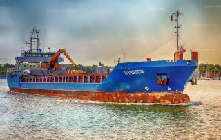 Navio mercante, de apoio e cruzeiro: diferenças para embarcar